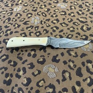 Damascus blade w bone handle